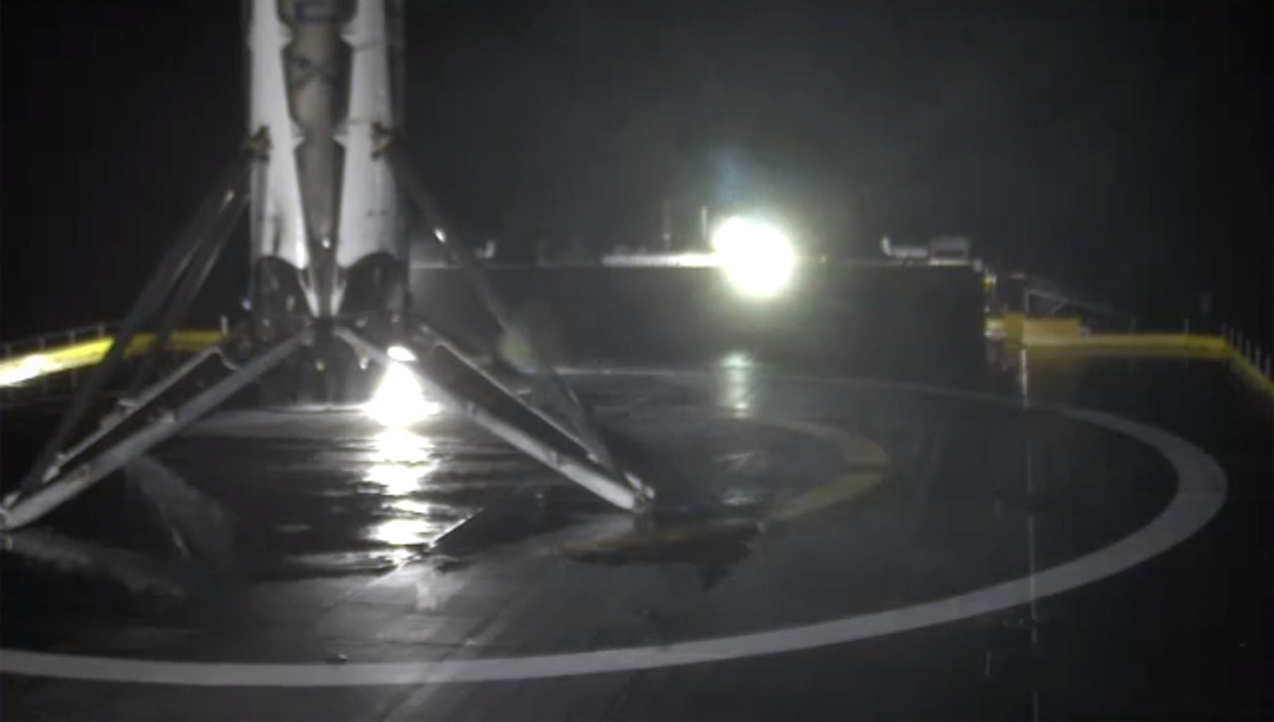 Premier étage de Falcon 9 après le lancement de JCSAT-14 © SpaceX