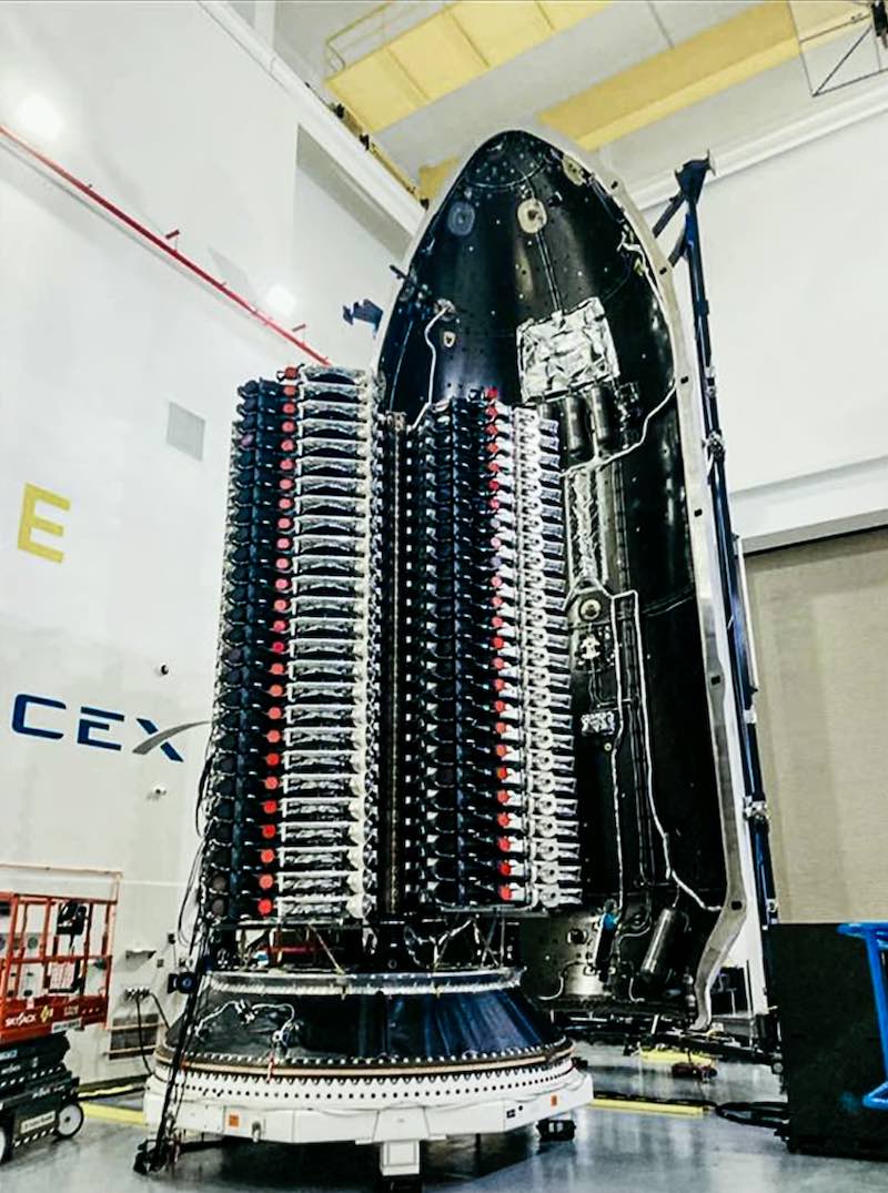 51 satellites Starlink assemblés pour le lancement © SpaceX