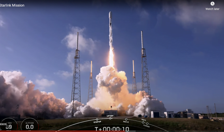 Décollage de Falcon 9 pour la mission Starlink 4-10 © SpaceX