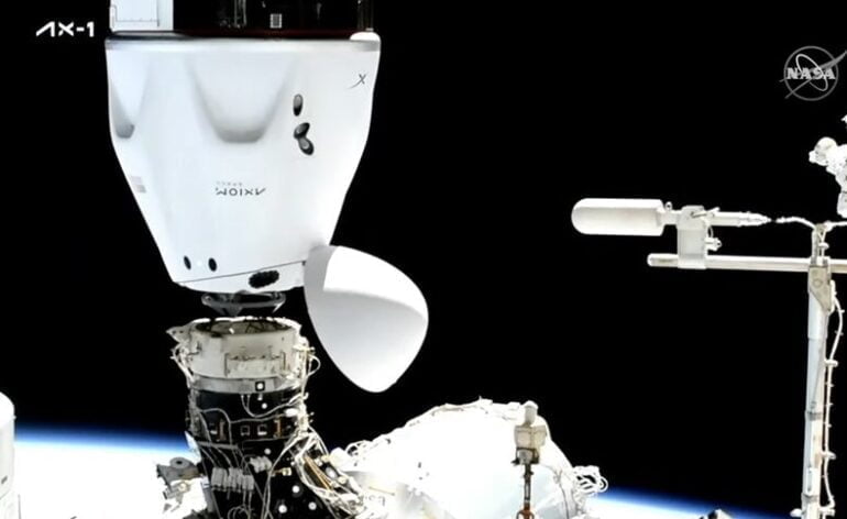 Arrimage d'Ax1 avec l'ISS © NASA TV