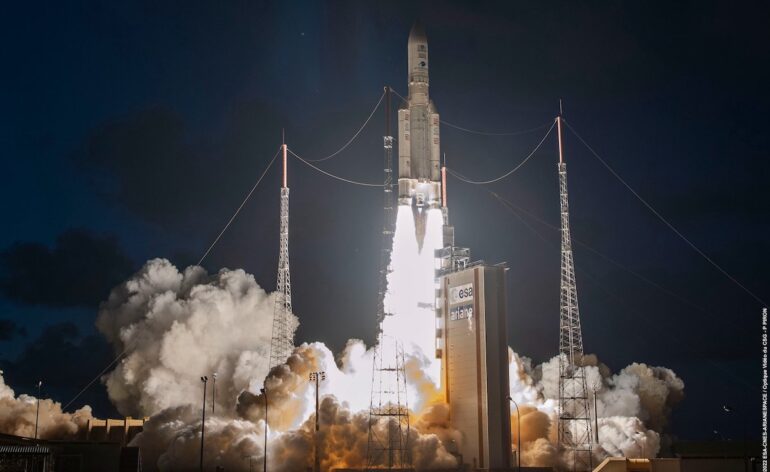 Décollage d'Ariane 5 VA 258 Eutelsat Konnect VHTS © ESA/CNES/Arianespace/P. Piron