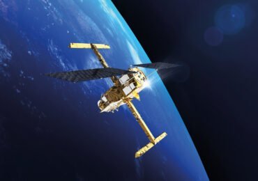 Vue d'artiste de SWOT en orbite © Thales Alenia Space
