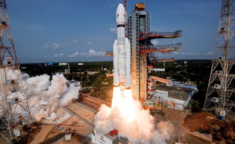 Décollage de LVM3 pour lancer 36 satellites OneWeb © ISRO