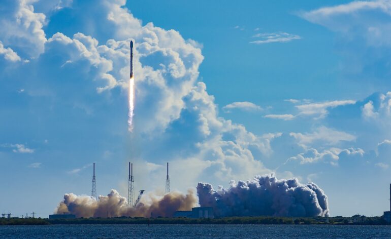 Lancement de Starlink Group 6-4 par Falcon 9 © SpaceX