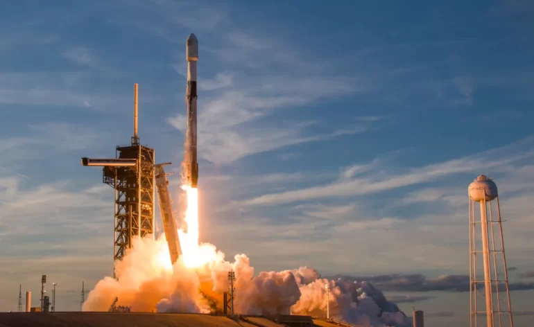 Lancement de la mission Bandwagon-1 par Falcon 9 © SpaceX
