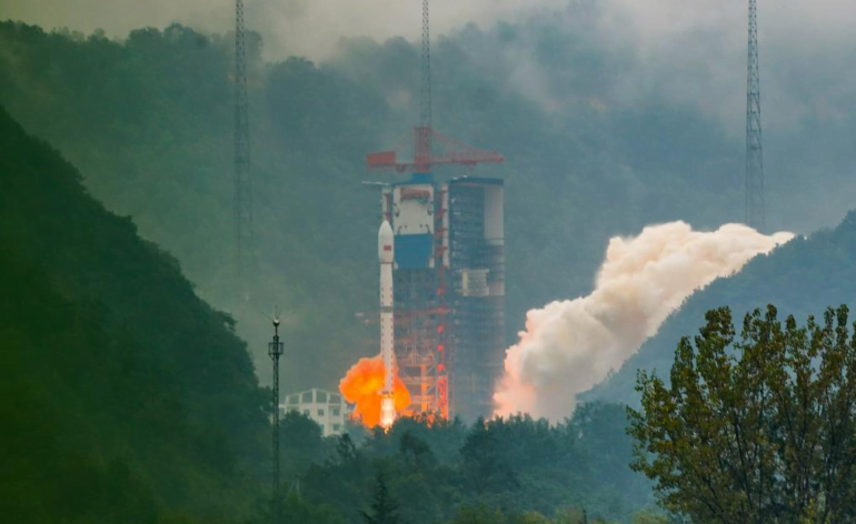 Lancement du groupe de satellites Yaogan 43-02 par Long March 4B © Xinhua/Chen Haojie