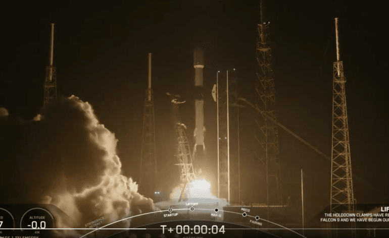 Lancement de Starlink group 8-19 par Falcon 9 © SpaceX