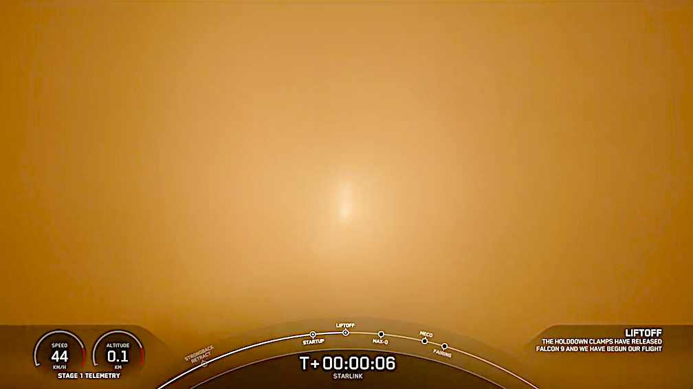 Lancement de Starlink group 9-7 dans le brouillard à Vandenberg © SpaceX