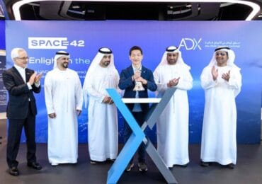 "Space42 fait ses débuts à l'ADX à la suite de la fusion de Bayanat et Yahsat. Credit Space42"