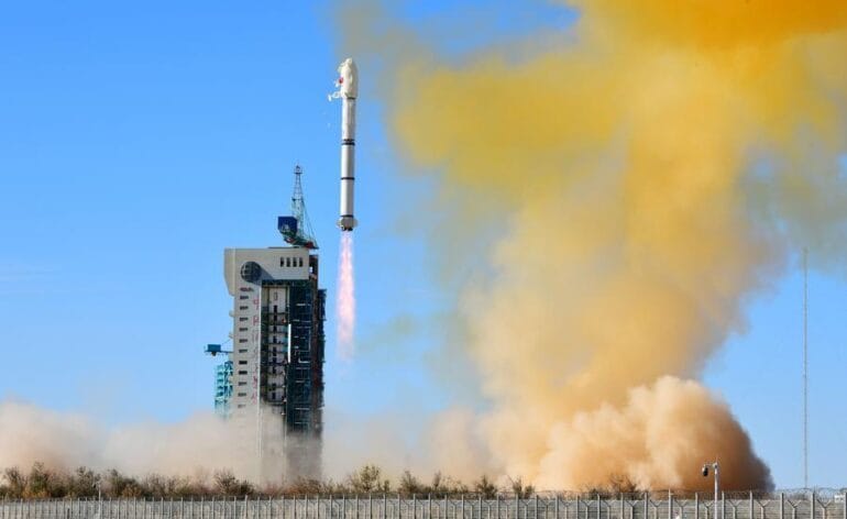 Lancement des satellites PIESAT-2 par Long March 2C © Xinhua/ Wang Jiangbo