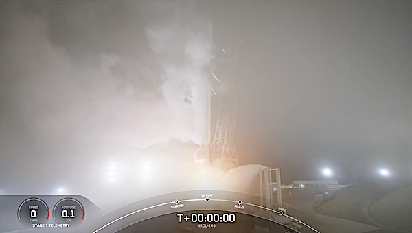 Lancement de la mission NROL-149 par Falcon 9 dans le brouillard © SpaceX