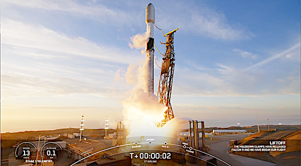 Lancement de Starlink group 15-1 par Falcon 9 © SpaceX