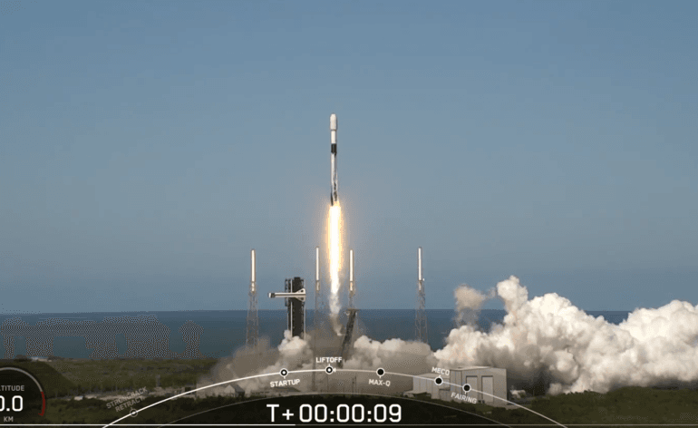 Lancement de Starlink group 12-25 par Falcon 9 © SpaceX