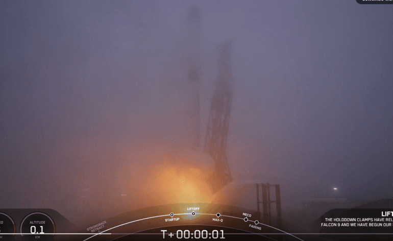 Lancement de Starlink Group 15-5 par Falcon 9 © SpaceX