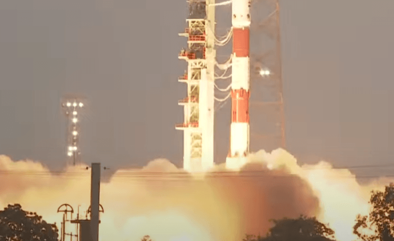 Décollage de PSLV-C61 pour le lancement d'EOS-09 © ISRO