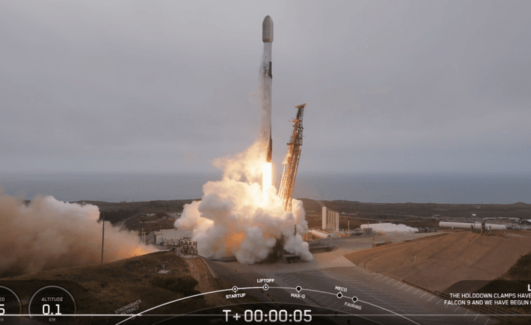 Lancement de Starlink Group 11-16 par Falcon 9 © SpaceX